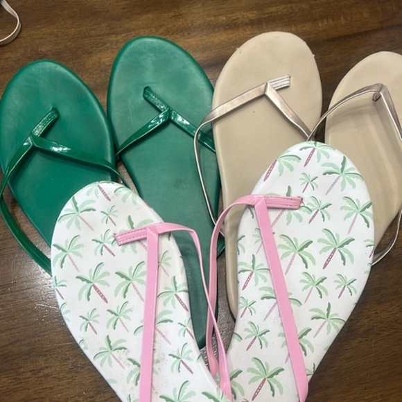LC Lauren Conrad 3-Pair Flip Flop Bundle Size 8 - Picture 1 of 7